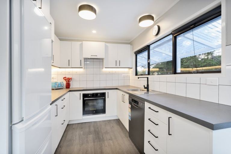Photo of property in 81 Spence Road, Henderson, Auckland, 0612