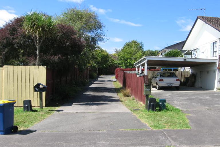 Photo of property in 2/4 Sabana Place, Unsworth Heights, Auckland, 0632