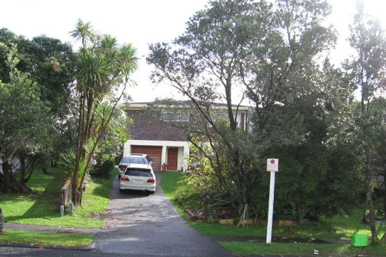 Photo of property in 11 Maroubra Place, Botany Downs, Auckland, 2010