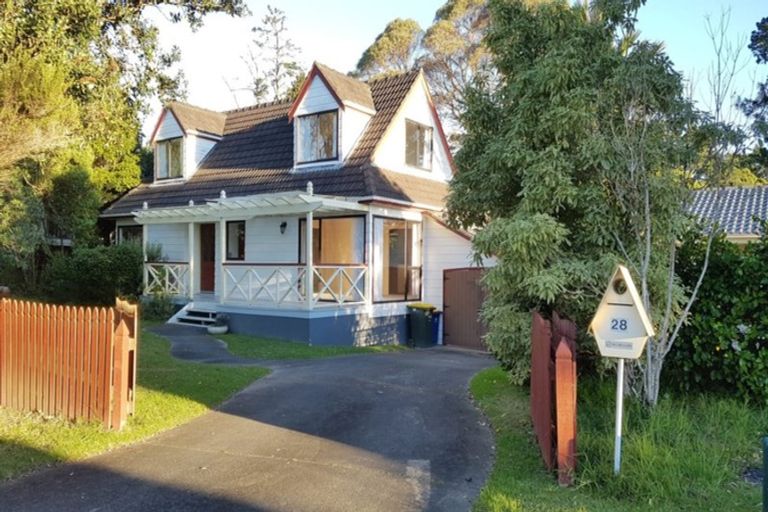 Photo of property in 28 Sunward Rise, Glenfield, Auckland, 0629