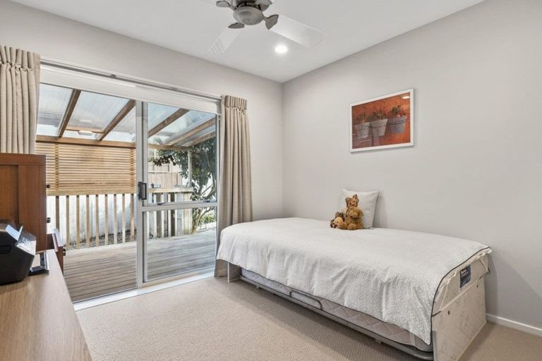 Photo of property in 13 Te Hoe Grove, Pinehill, Auckland, 0632