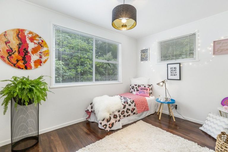 Photo of property in 18 Ngaio Road, Titirangi, Auckland, 0604