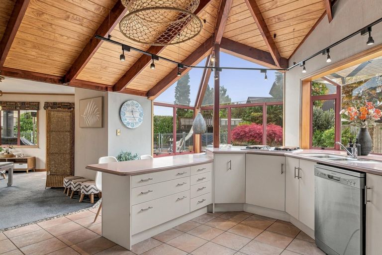 Photo of property in 12 Clare Street, Cambridge, 3434