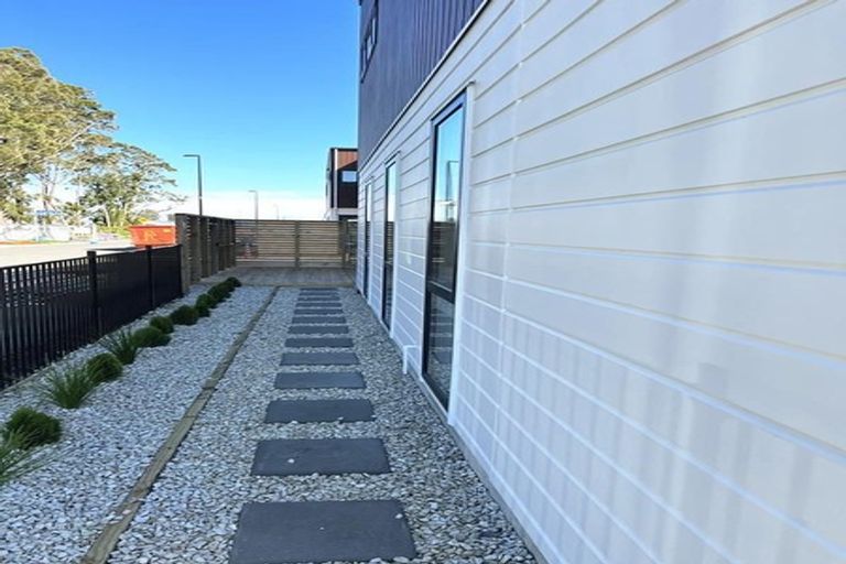 Photo of property in 1 Aramata Road, Papakura, 2110