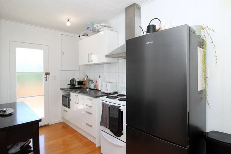 Photo of property in 1/11 Liston Street, Northcote, Auckland, 0627