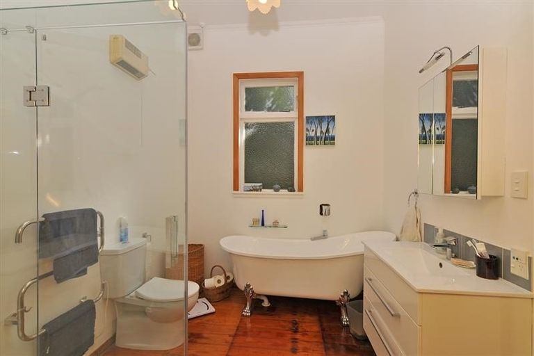 Photo of property in 35 Dorking Road, Brooklyn, Wellington, 6021