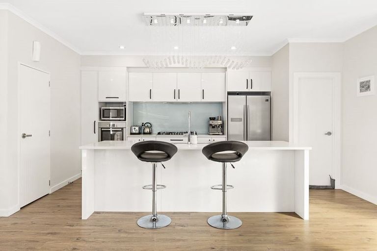 Photo of property in 3 Tawa Place, Orewa, 0931