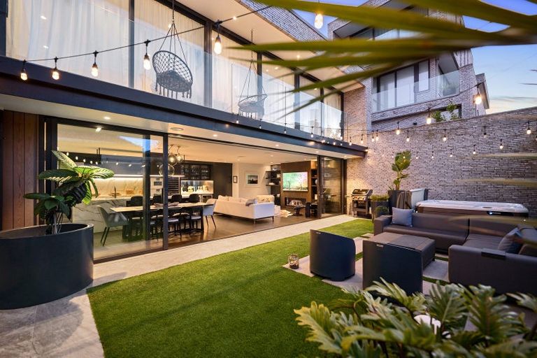 Photo of property in 222 Hurstmere Road, Takapuna, Auckland, 0622