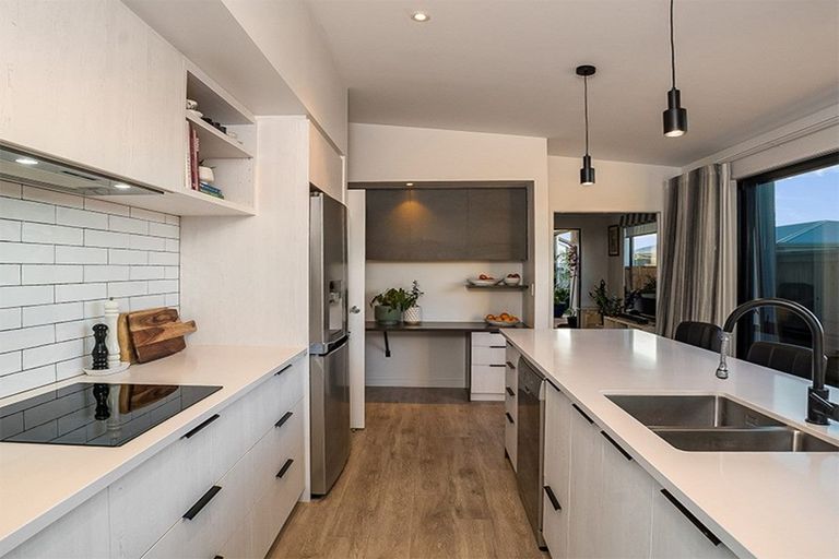 Photo of property in 10 Knightia Drive, Papamoa Beach, Papamoa, 3118