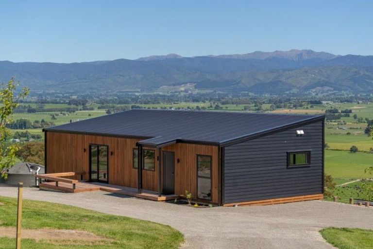 Photo of property in 4 Airstrip Ridge Road, Parkvale, Carterton, 5792