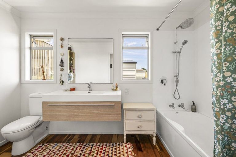 Photo of property in 112a Newton Road, Raglan, Te Mata, 3894