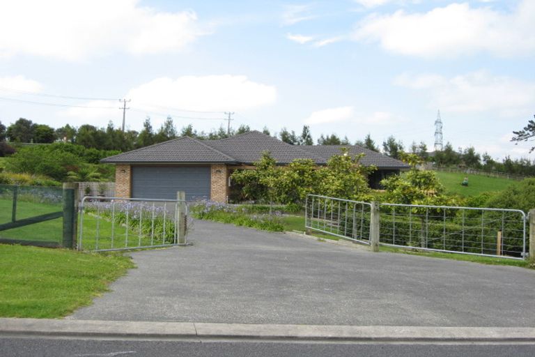 Photo of property in 3 Terry Smyth Drive, Kumeu, 0892