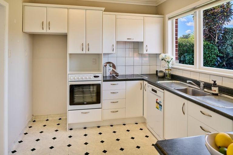 Photo of property in 66 Wai-iti Crescent, Woburn, Lower Hutt, 5010