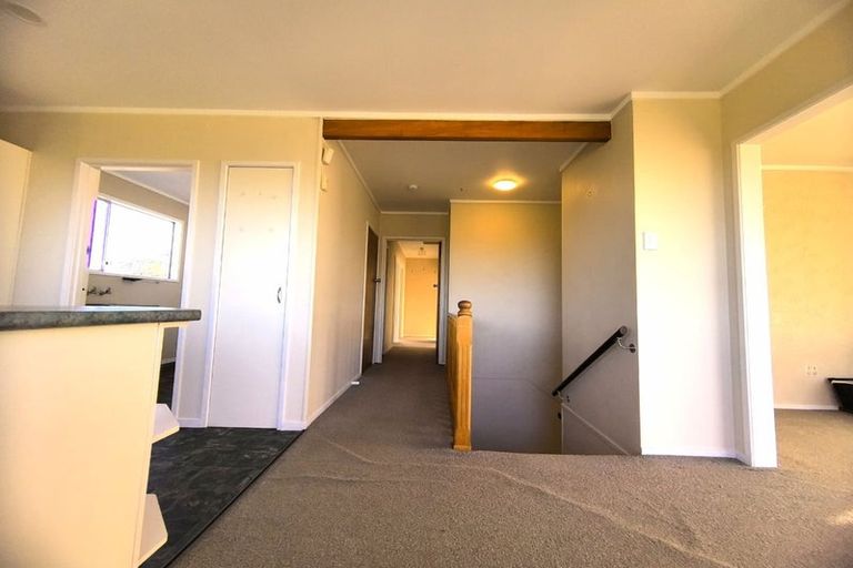 Photo of property in 21 Rosewarne Crescent, Glendene, Auckland, 0602