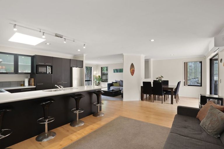 Photo of property in 7 Oratia Drive, Glen Eden, Auckland, 0602