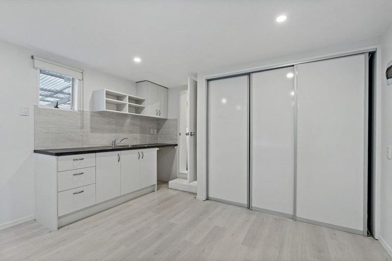 Photo of property in 1/14 Chislehurst Street, Henderson, Auckland, 0612