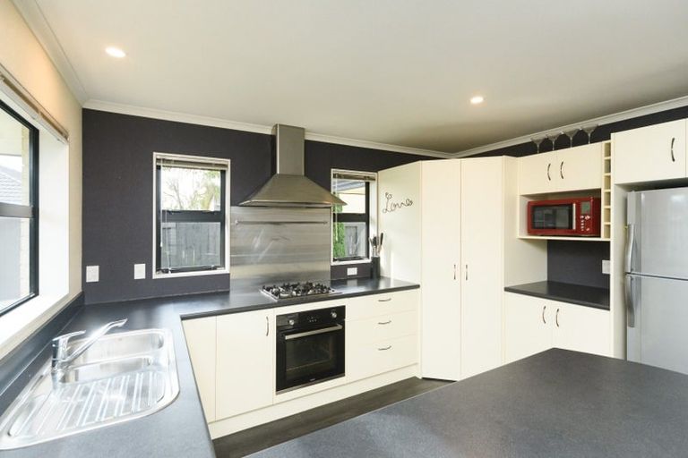 Photo of property in 6 Nevada Way, Kelvin Grove, Palmerston North, 4414