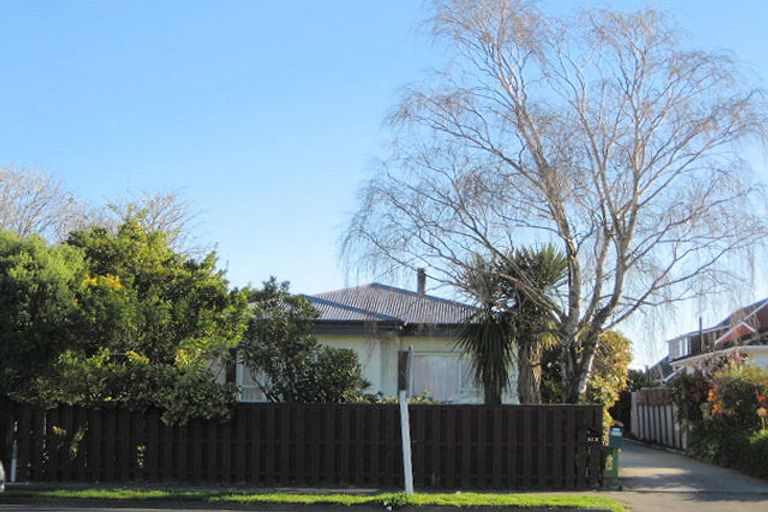 Photo of property in 213 Main North Road, Redwood, Christchurch, 8051