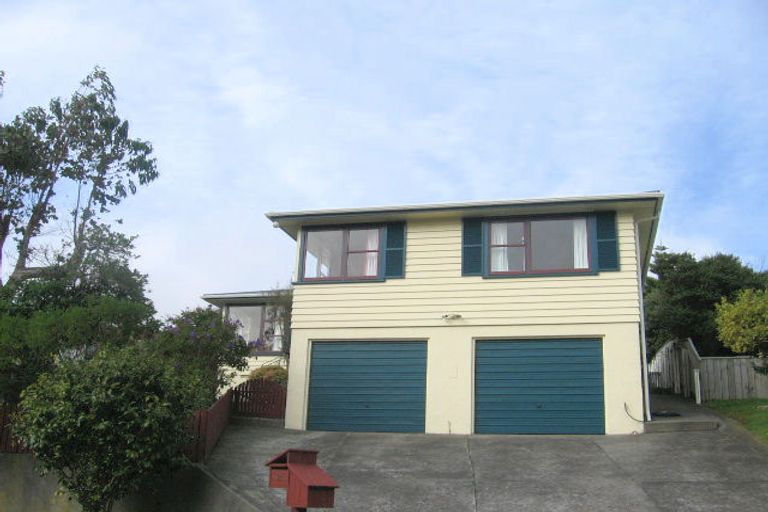 Photo of property in 12 Fitzwilliam Terrace, Tawa, Wellington, 5028