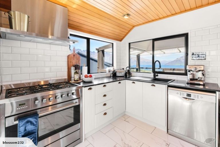 Photo of property in 5a Bolton Lane, Queenstown, 9300