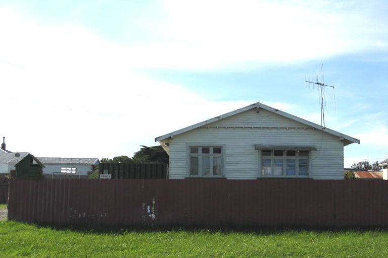 Photo of property in 12 Beaumaris Avenue, Castlecliff, Whanganui, 4501