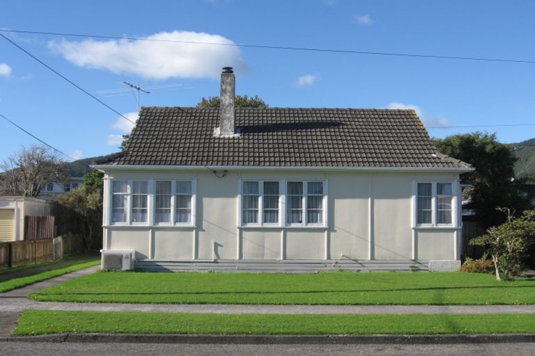 Photo of property in 3 Benge Crescent, Naenae, Lower Hutt, 5011