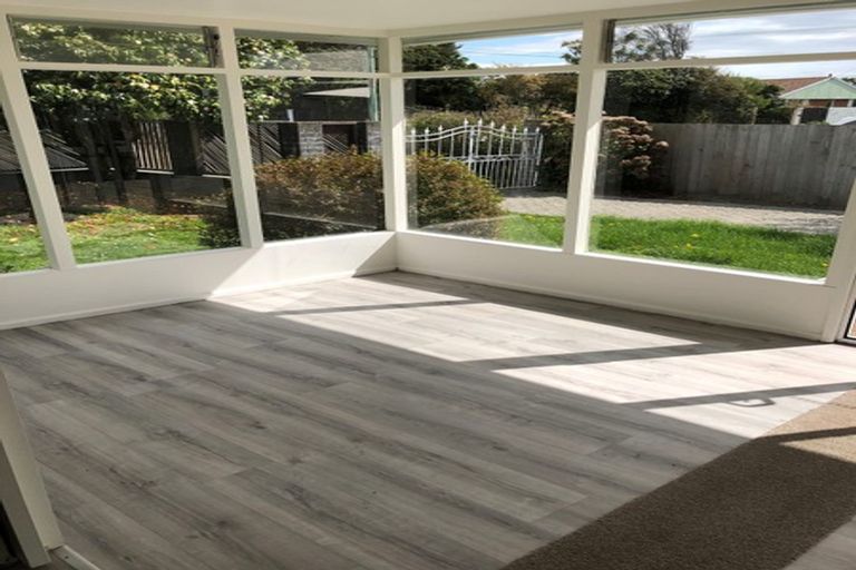 Photo of property in 27 Middlepark Road, Sockburn, Christchurch, 8042