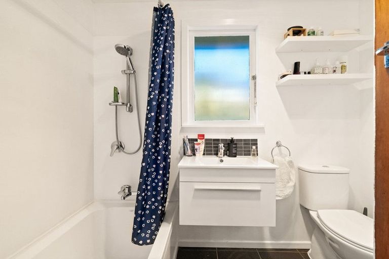 Photo of property in 5 Elwyn Crescent, Green Island, Dunedin, 9018