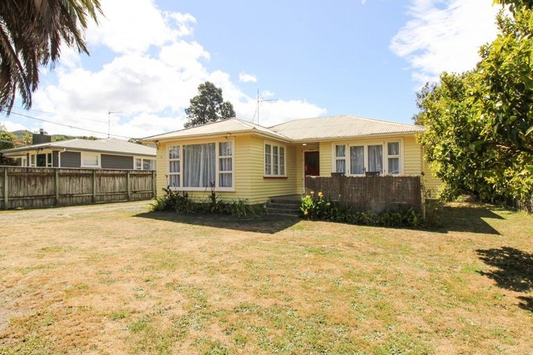 Photo of property in 87 Brandon Street, Featherston, 5710