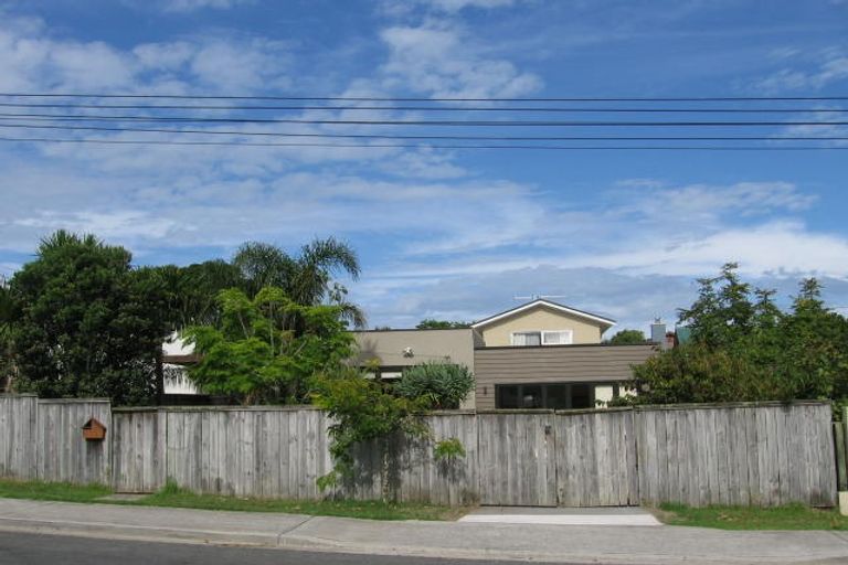 Photo of property in 2/31 Waiake Street, Torbay, Auckland, 0630