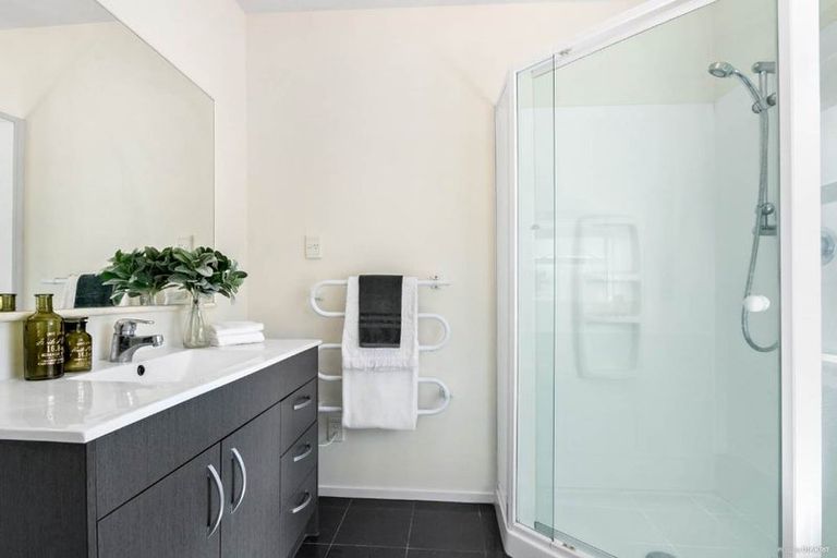 Photo of property in 7 Harbour Lights Close, West Harbour, Auckland, 0618