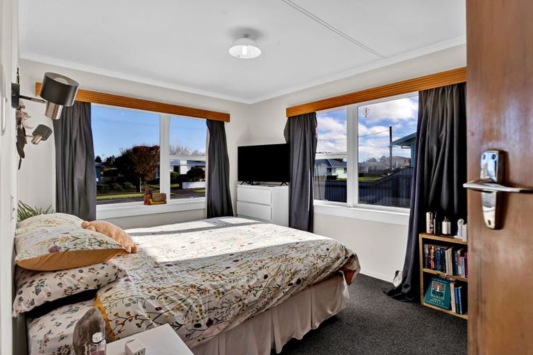 Photo of property in 100 Stanners Street, Eltham, 4322