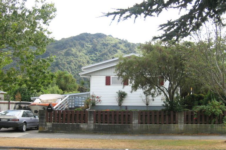 Photo of property in 43 California Drive, Totara Park, Upper Hutt, 5018