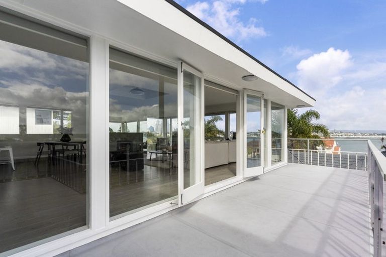 Photo of property in 81a Stanley Point Road, Stanley Point, Auckland, 0624