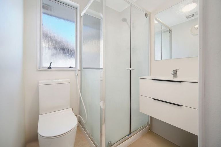 Photo of property in 2/2 Hunua Road, Papakura, 2110