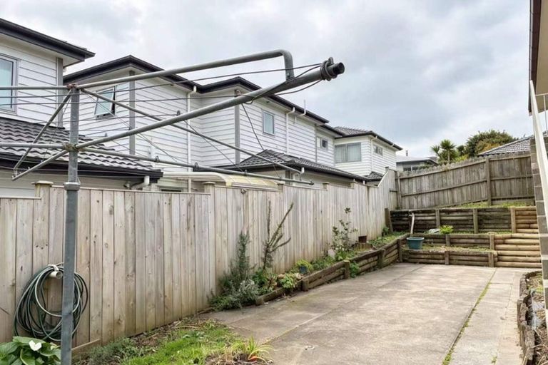 Photo of property in 144 Prince Regent Drive, Half Moon Bay, Auckland, 2012