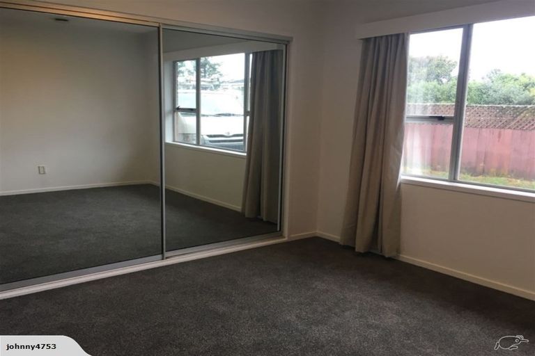 Photo of property in 1/4 Pemberton Avenue, Bayview, Auckland, 0629