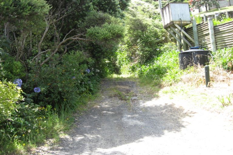 Photo of property in 93 Domain Crescent, Muriwai, Waimauku, 0881