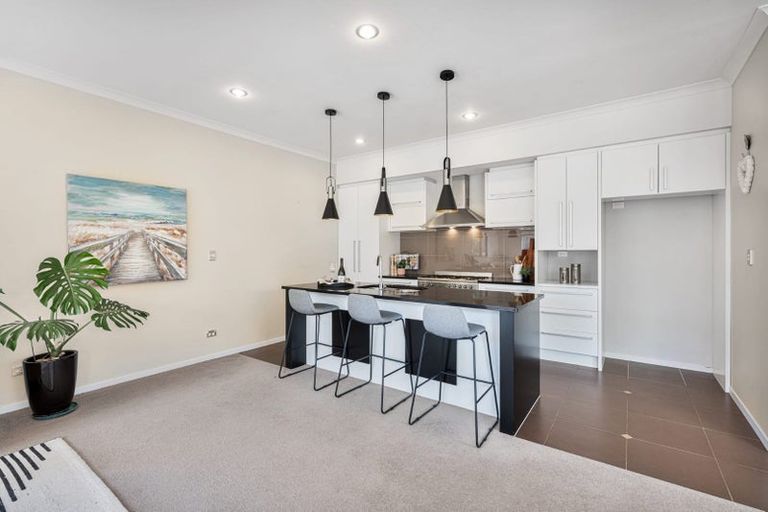 Photo of property in 2 Bangla Place, Massey, Auckland, 0614