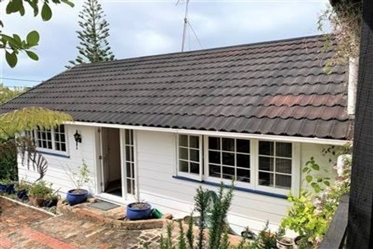 Photo of property in 28 Matipo Road, Mairangi Bay, Auckland, 0630