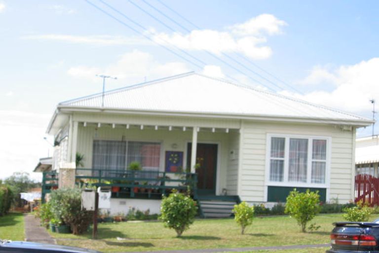 Photo of property in 2/13 Croydon Road, New Lynn, Auckland, 0600