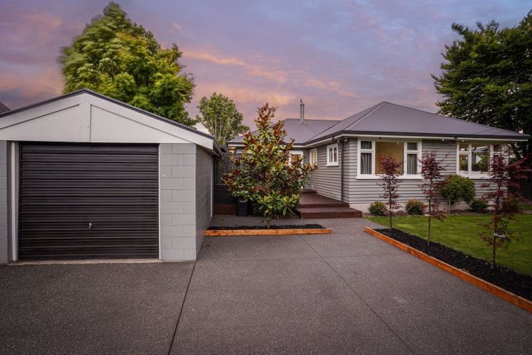 Photo of property in 98 Hamilton Avenue, Ilam, Christchurch, 8041