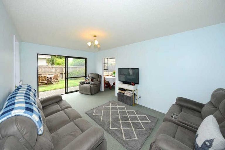 Photo of property in 2/5 Peebles Drive, Hei Hei, Christchurch, 8042