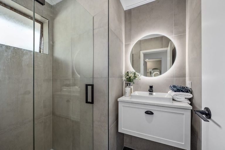 Photo of property in 68 Weatherly Road, Torbay, Auckland, 0630