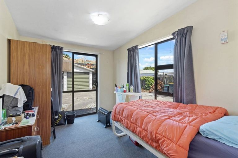 Photo of property in 24 Grassmere Street, Papanui, Christchurch, 8052