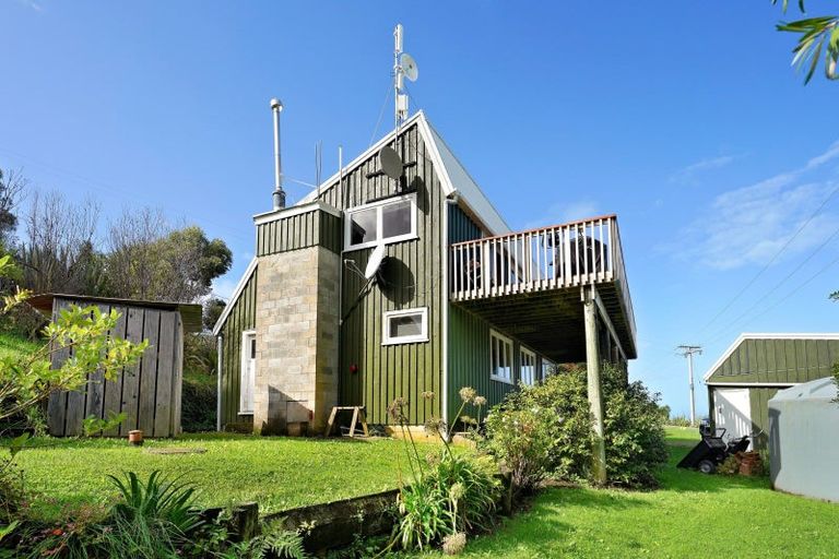 Photo of property in 17 Tawhiti Street, Tokomaru Bay, 4079