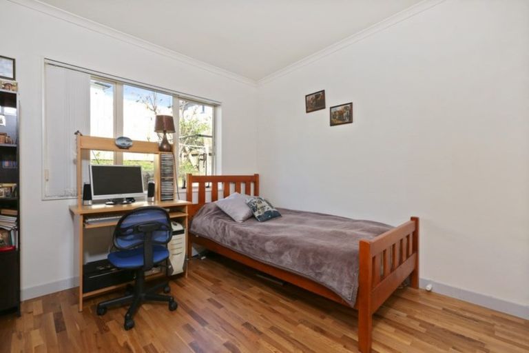 Photo of property in 6 Brashier Circle, Sunnyvale, Auckland, 0612