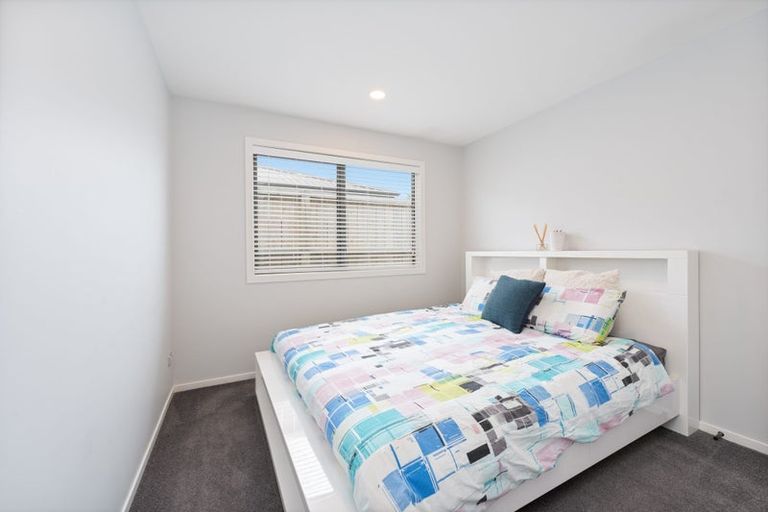 Photo of property in 24 Tarras Road, Kumeu, 0810