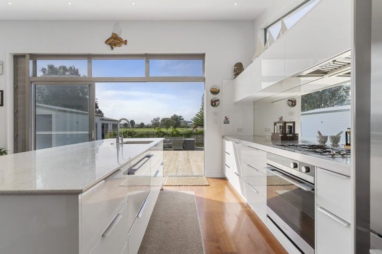 Photo of property in 140 Kiwi Road, Whangamata, 3620