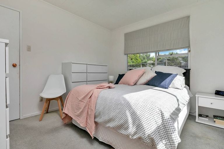 Photo of property in 10 Regency Place, Sunnynook, Auckland, 0632